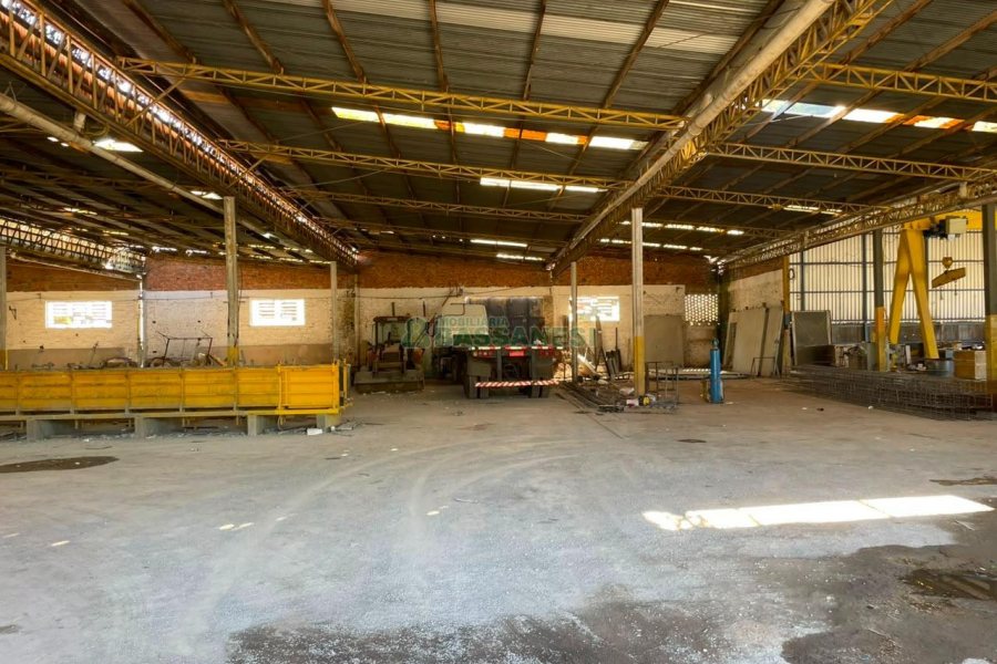 Pavilhão com 6429m², no bairro Nossa Senhora de Fátima em Caxias do Sul para Comprar