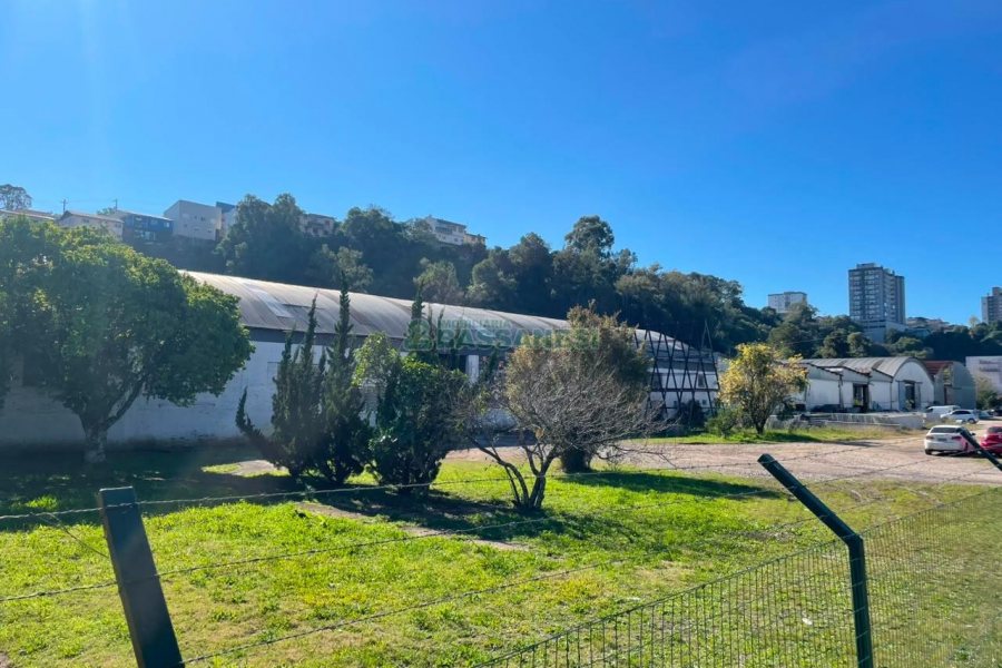 Pavilhão com 6429m², no bairro Nossa Senhora de Fátima em Caxias do Sul para Comprar