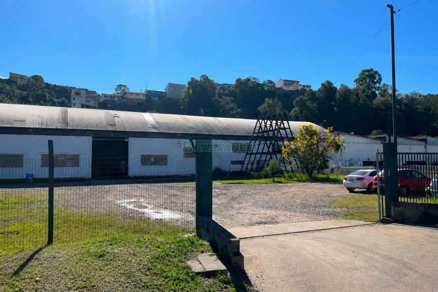 Pavilhão com 6429m², no bairro Nossa Senhora de Fátima em Caxias do Sul para Comprar