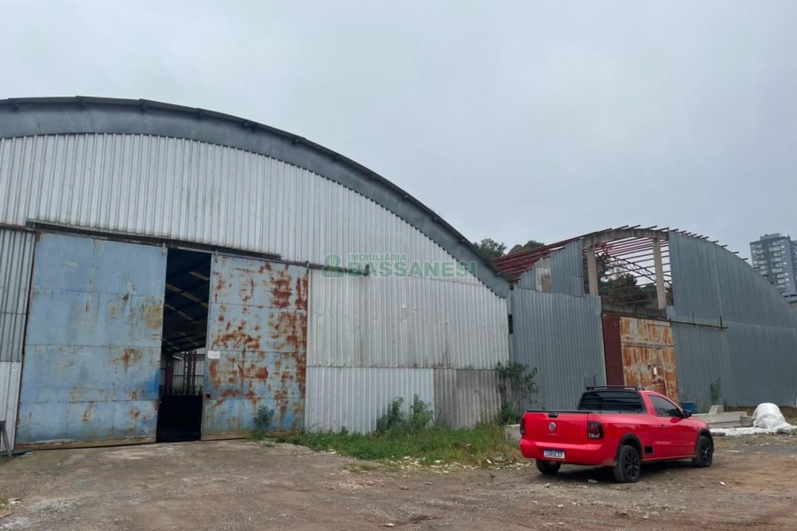 Pavilhão com 6429m², no bairro Nossa Senhora de Fátima em Caxias do Sul para Comprar