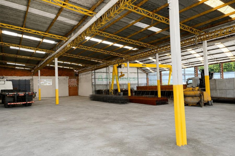 Pavilhão com 6429m², no bairro Nossa Senhora de Fátima em Caxias do Sul para Comprar