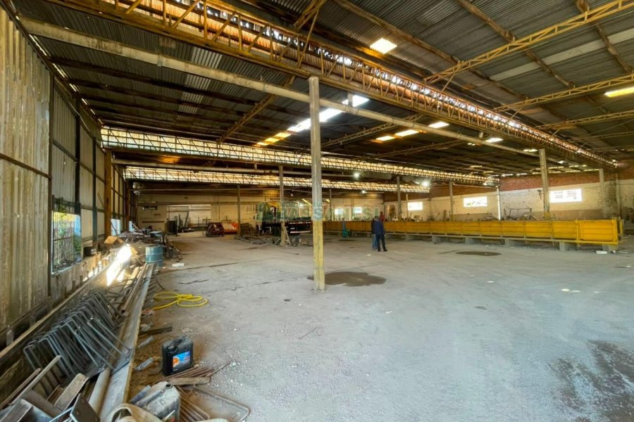 Pavilhão com 6429m², no bairro Nossa Senhora de Fátima em Caxias do Sul para Comprar