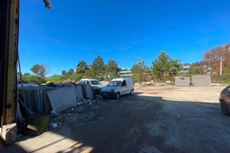 Pavilhão com 6429m², no bairro Nossa Senhora de Fátima em Caxias do Sul para Comprar