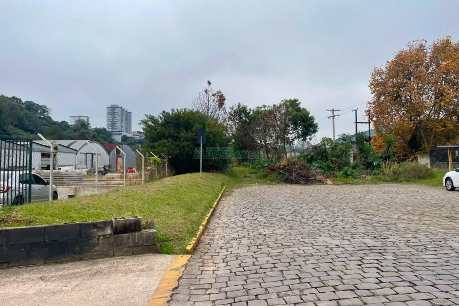 Pavilhão com 6429m², no bairro Nossa Senhora de Fátima em Caxias do Sul para Comprar