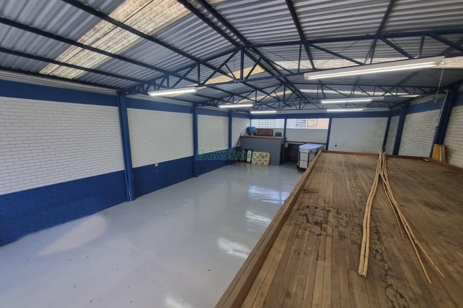 Pavilhão com 325m², no bairro Bela Vista em Caxias do Sul para Alugar