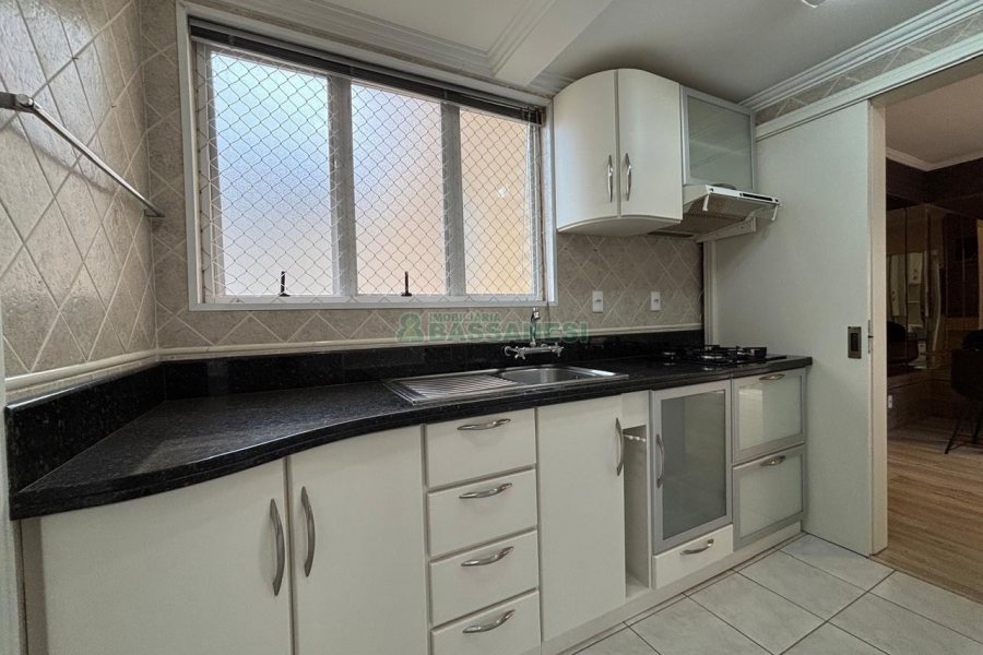 Apto Mobiliado com 72m², 2 dormitórios, 1 vaga, no bairro Universitário em Caxias do Sul para Alugar