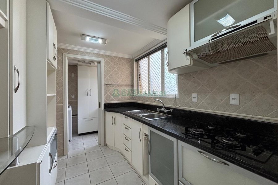Apto Mobiliado com 72m², 2 dormitórios, 1 vaga, no bairro Universitário em Caxias do Sul para Alugar
