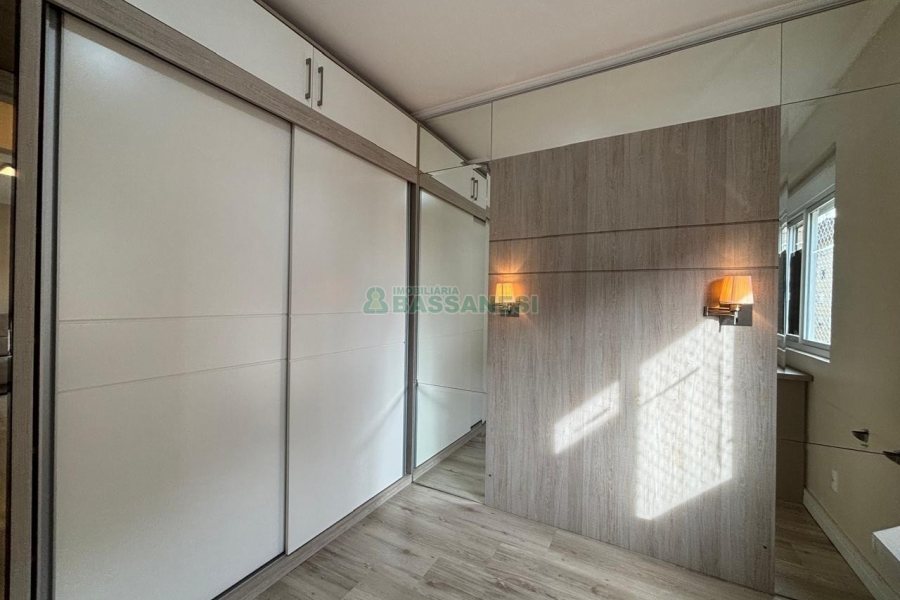 Apto Mobiliado com 72m², 2 dormitórios, 1 vaga, no bairro Universitário em Caxias do Sul para Alugar