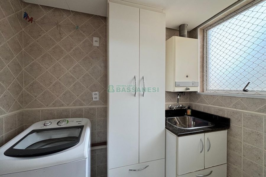 Apto Mobiliado com 72m², 2 dormitórios, 1 vaga, no bairro Universitário em Caxias do Sul para Alugar