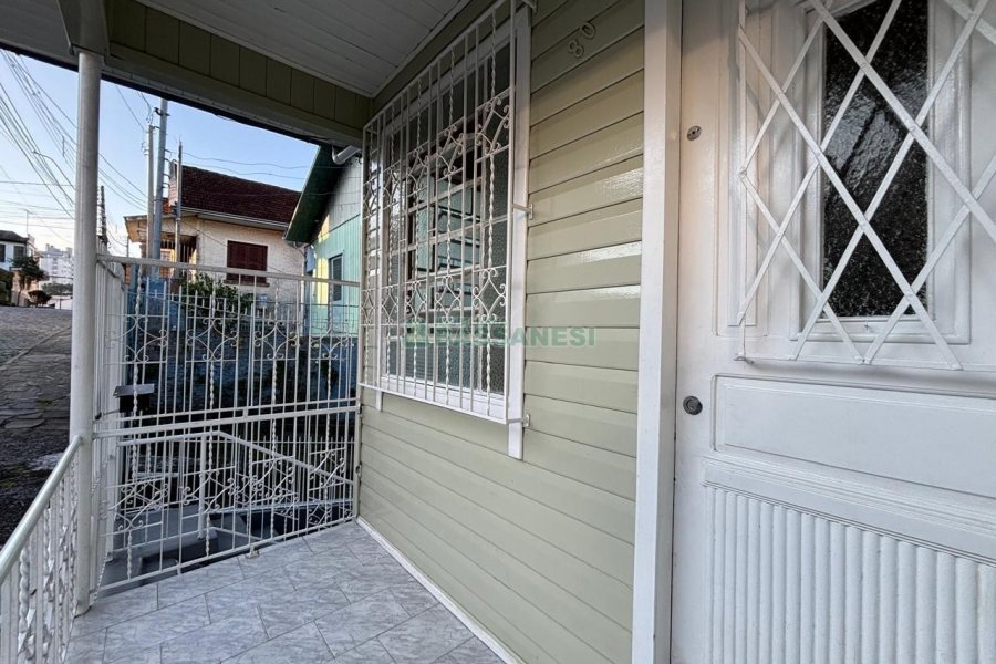 Casa com 92m², 3 dormitórios, no bairro Rio Branco em Caxias do Sul para Alugar