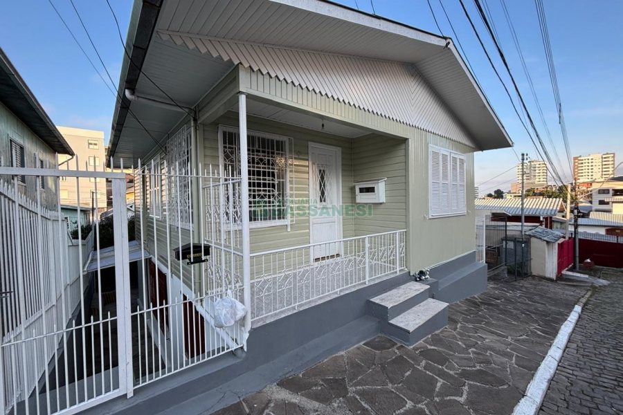 Casa com 92m², 3 dormitórios, no bairro Rio Branco em Caxias do Sul para Alugar