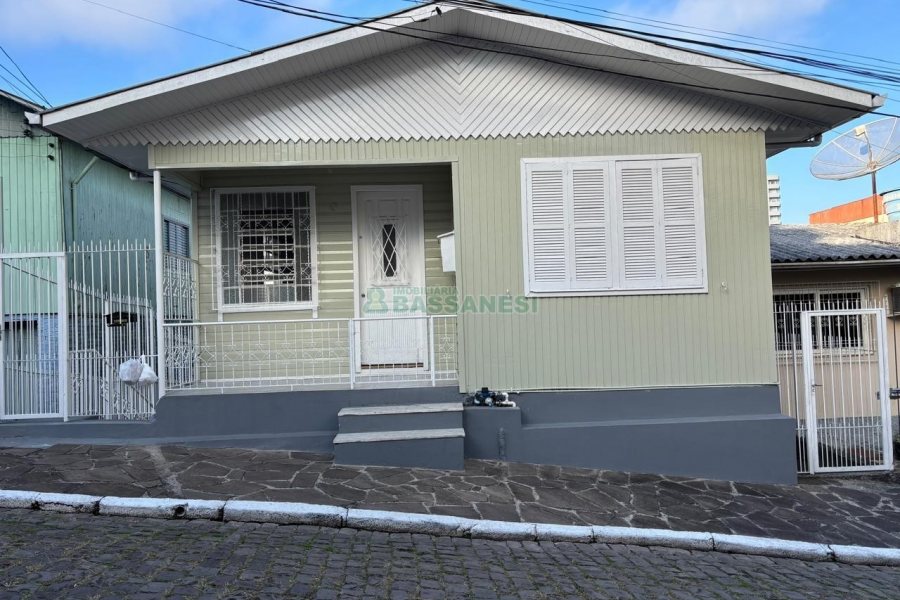 Casa com 92m², 3 dormitórios, no bairro Rio Branco em Caxias do Sul para Alugar