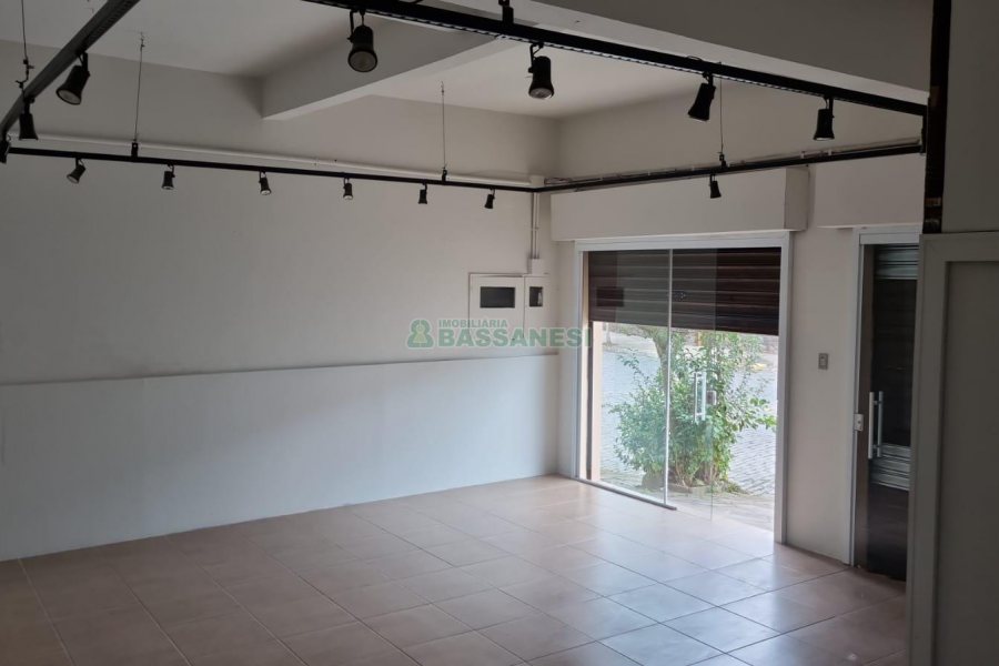 Loja com 320m², no bairro Rio Branco em Caxias do Sul para Alugar