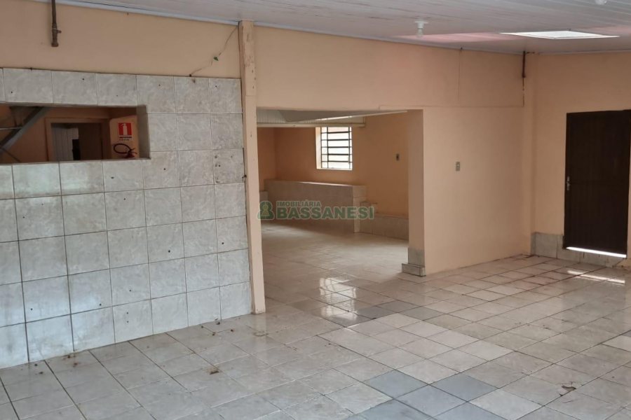 Loja com 320m², no bairro Rio Branco em Caxias do Sul para Alugar