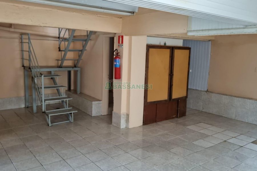 Loja com 320m², no bairro Rio Branco em Caxias do Sul para Alugar
