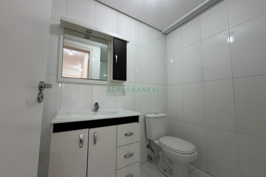 Apartamento com 59m², 2 dormitórios, 1 vaga, no bairro Centro em Caxias do Sul para Comprar