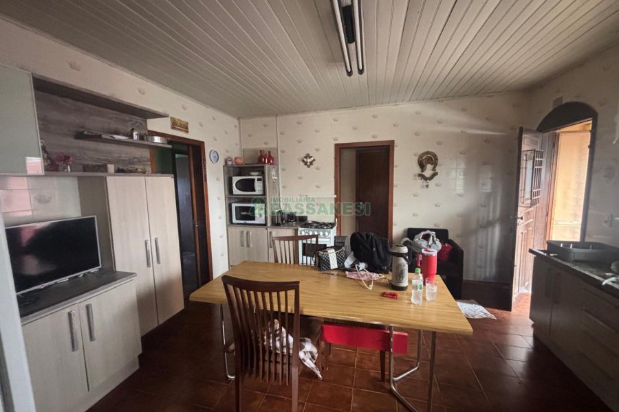 Chácara com 300m², 3 dormitórios, 2 vagas, no bairro Vila Seca em Caxias do Sul para Comprar