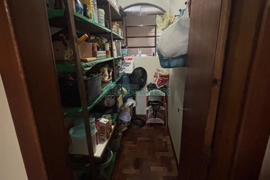 Chácara com 300m², 3 dormitórios, 2 vagas, no bairro Vila Seca em Caxias do Sul para Comprar