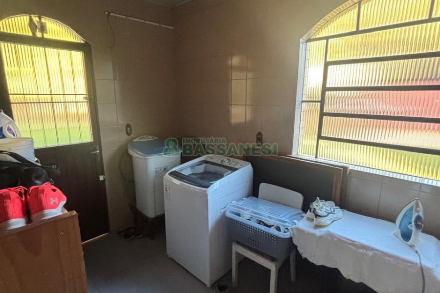 Chácara com 300m², 3 dormitórios, 2 vagas, no bairro Vila Seca em Caxias do Sul para Comprar