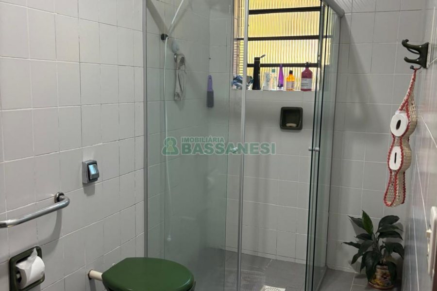 Chácara com 300m², 3 dormitórios, 2 vagas, no bairro Vila Seca em Caxias do Sul para Comprar