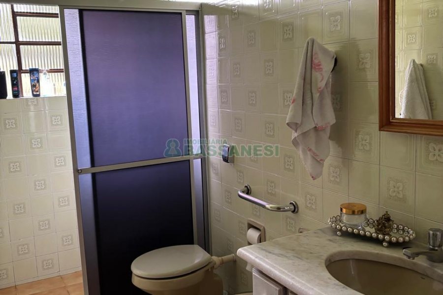 Chácara com 300m², 3 dormitórios, 2 vagas, no bairro Vila Seca em Caxias do Sul para Comprar