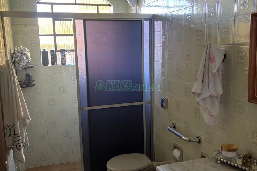 Chácara com 300m², 3 dormitórios, 2 vagas, no bairro Vila Seca em Caxias do Sul para Comprar