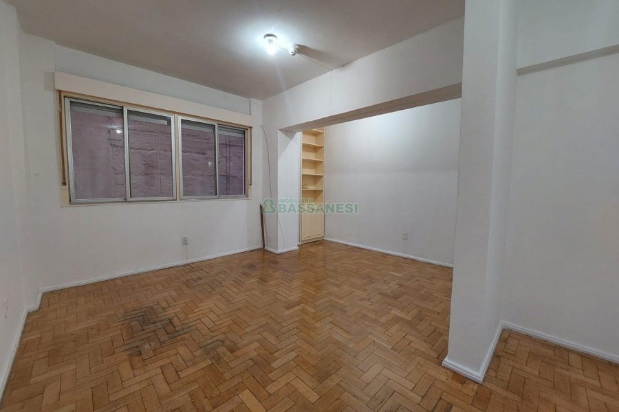 Sala com 33m², no bairro Centro em Caxias do Sul para Alugar