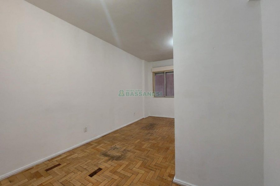 Sala com 33m², no bairro Centro em Caxias do Sul para Alugar