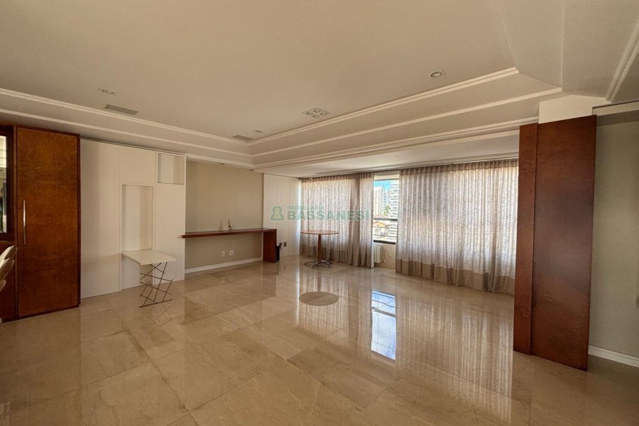 Apartamento com 455m², 3 dormitórios, 4 vagas, no bairro Centro em Caxias do Sul para Comprar