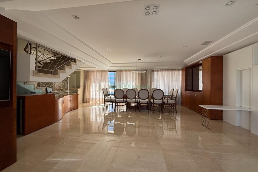 Apartamento com 455m², 3 dormitórios, 4 vagas, no bairro Centro em Caxias do Sul para Comprar