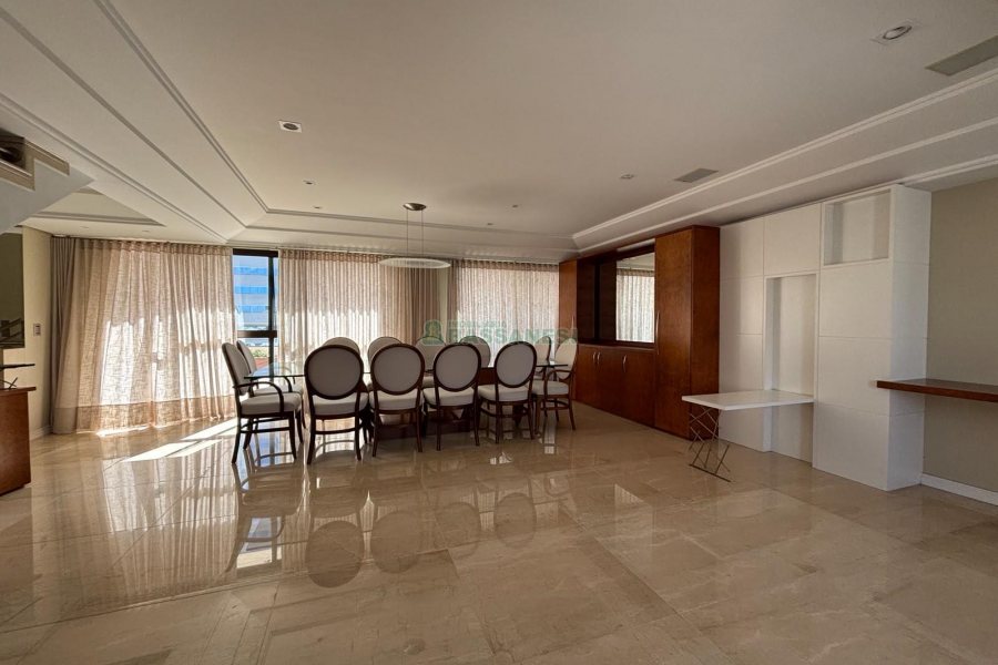 Apartamento com 455m², 3 dormitórios, 4 vagas, no bairro Centro em Caxias do Sul para Comprar