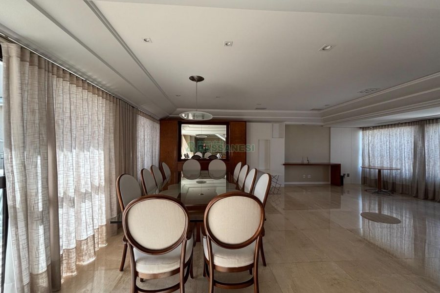 Apartamento com 455m², 3 dormitórios, 4 vagas, no bairro Centro em Caxias do Sul para Comprar