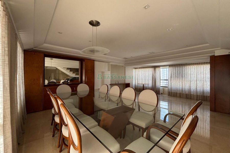 Apartamento com 455m², 3 dormitórios, 4 vagas, no bairro Centro em Caxias do Sul para Comprar