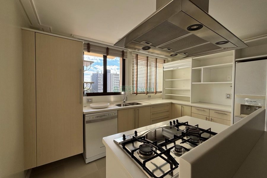 Apartamento com 455m², 3 dormitórios, 4 vagas, no bairro Centro em Caxias do Sul para Comprar