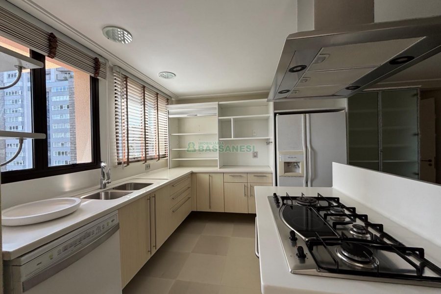 Apartamento com 455m², 3 dormitórios, 4 vagas, no bairro Centro em Caxias do Sul para Comprar