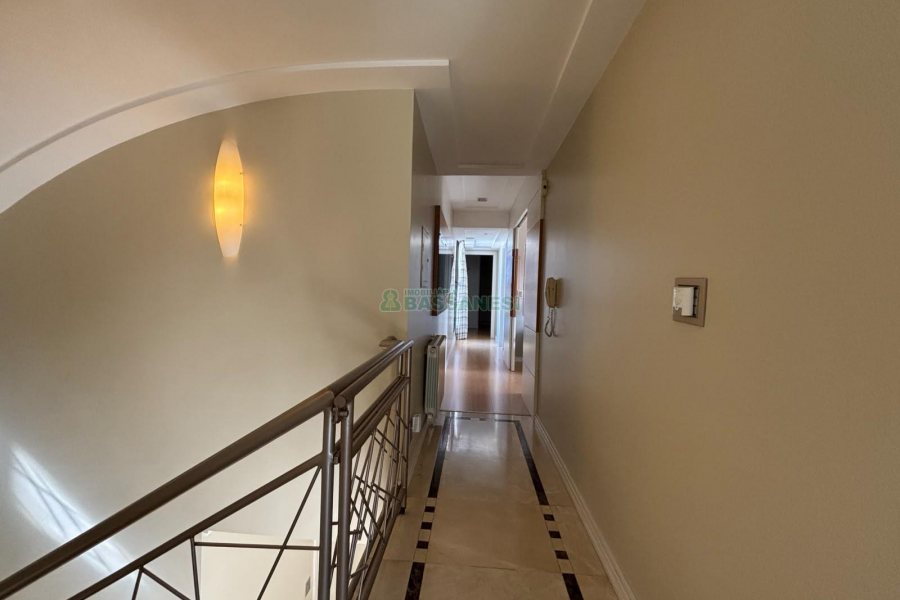 Apartamento com 455m², 3 dormitórios, 4 vagas, no bairro Centro em Caxias do Sul para Comprar