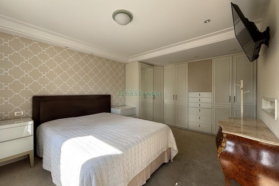 Apartamento com 455m², 3 dormitórios, 4 vagas, no bairro Centro em Caxias do Sul para Comprar