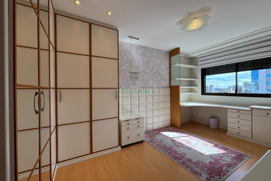 Apartamento com 455m², 3 dormitórios, 4 vagas, no bairro Centro em Caxias do Sul para Comprar