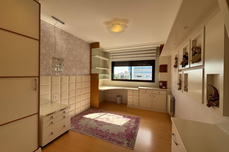 Apartamento com 455m², 3 dormitórios, 4 vagas, no bairro Centro em Caxias do Sul para Comprar