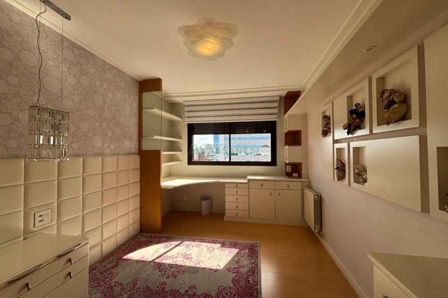 Apartamento com 455m², 3 dormitórios, 4 vagas, no bairro Centro em Caxias do Sul para Comprar