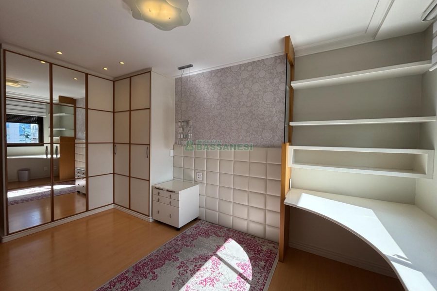 Apartamento com 455m², 3 dormitórios, 4 vagas, no bairro Centro em Caxias do Sul para Comprar