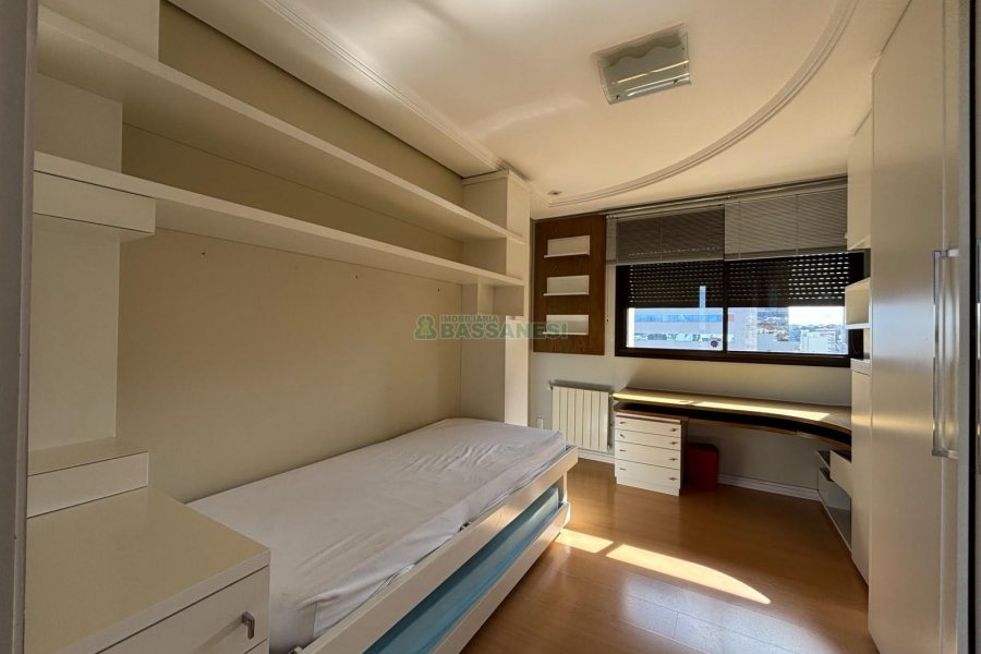 Apartamento com 455m², 3 dormitórios, 4 vagas, no bairro Centro em Caxias do Sul para Comprar