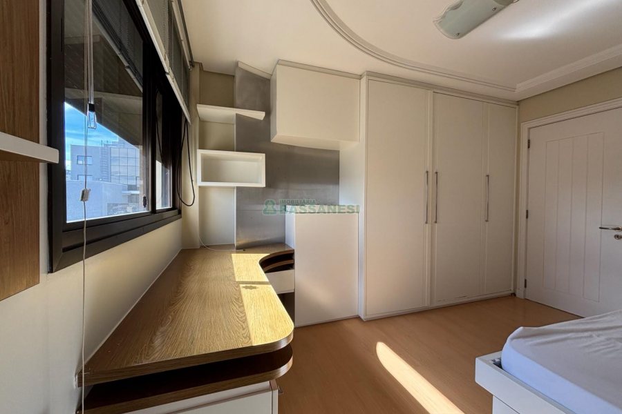 Apartamento com 455m², 3 dormitórios, 4 vagas, no bairro Centro em Caxias do Sul para Comprar