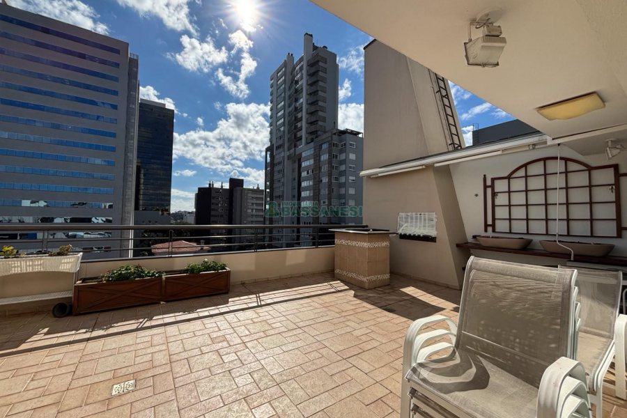 Apartamento com 455m², 3 dormitórios, 4 vagas, no bairro Centro em Caxias do Sul para Comprar
