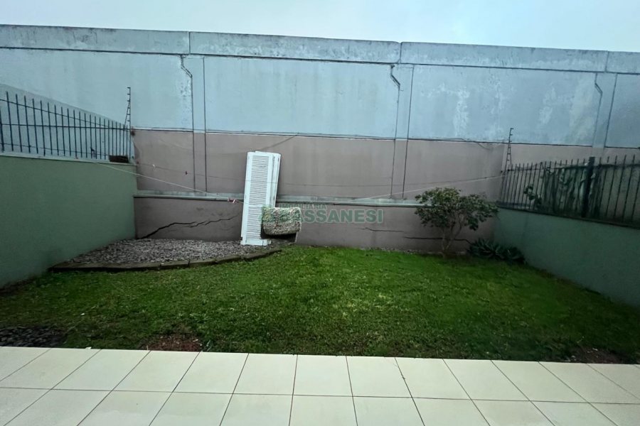 Sobrado com 180m², 3 dormitórios, 4 vagas, no bairro Kayser em Caxias do Sul para Alugar
