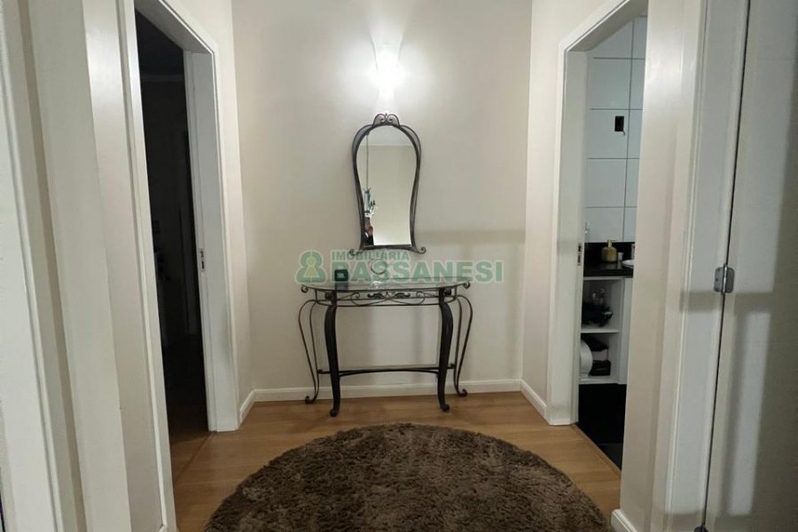 Sobrado com 180m², 3 dormitórios, 4 vagas, no bairro Kayser em Caxias do Sul para Alugar
