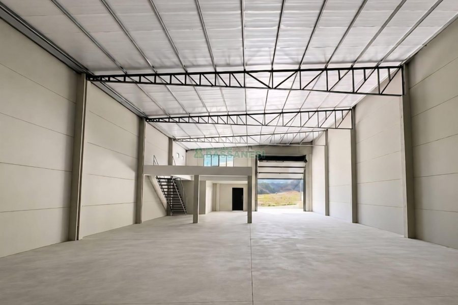 Pavilhão com 378m², no bairro São Luiz em Caxias do Sul para Alugar