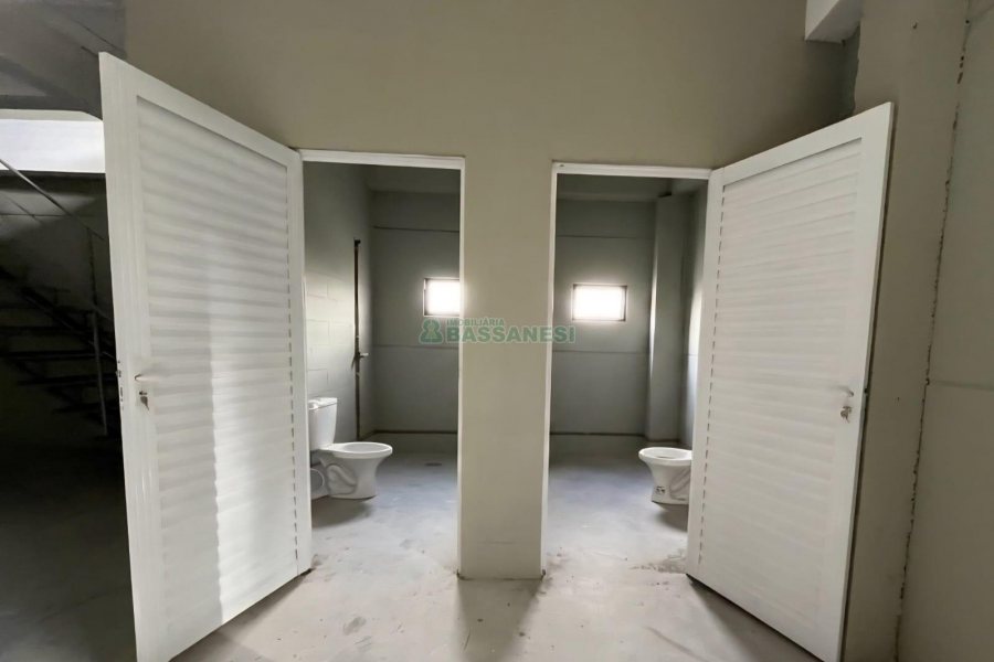 Pavilhão com 378m², no bairro São Luiz em Caxias do Sul para Alugar