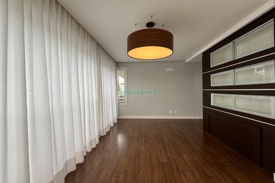 Apartamento com 151m², 3 dormitórios, 2 vagas, no bairro Panazzolo em Caxias do Sul para Alugar