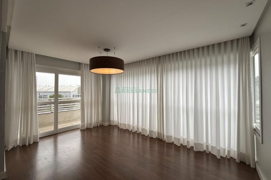 Apartamento com 151m², 3 dormitórios, 2 vagas, no bairro Panazzolo em Caxias do Sul para Alugar